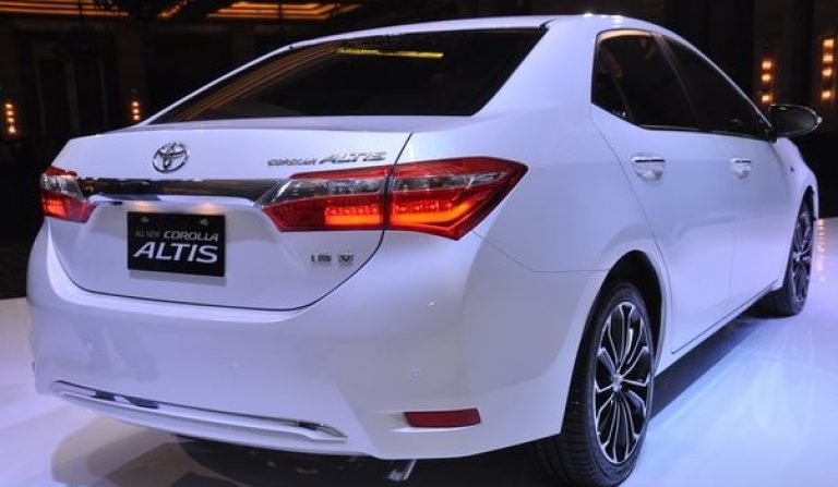 Kelemahan Toyota Altis 2010: Mengupas Lebih Dalam Sedan Andalan Toyota