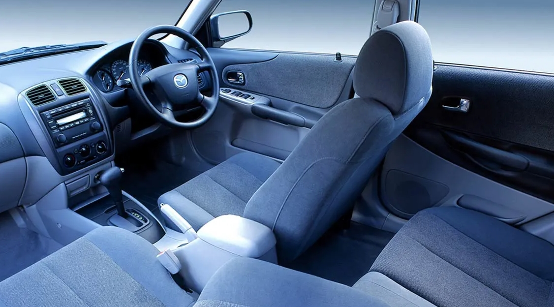 Interior Mazda Familia 232
