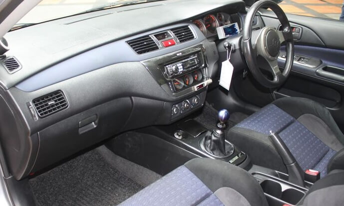 Modifikasi Interior Mitsubishi Lancer Evo